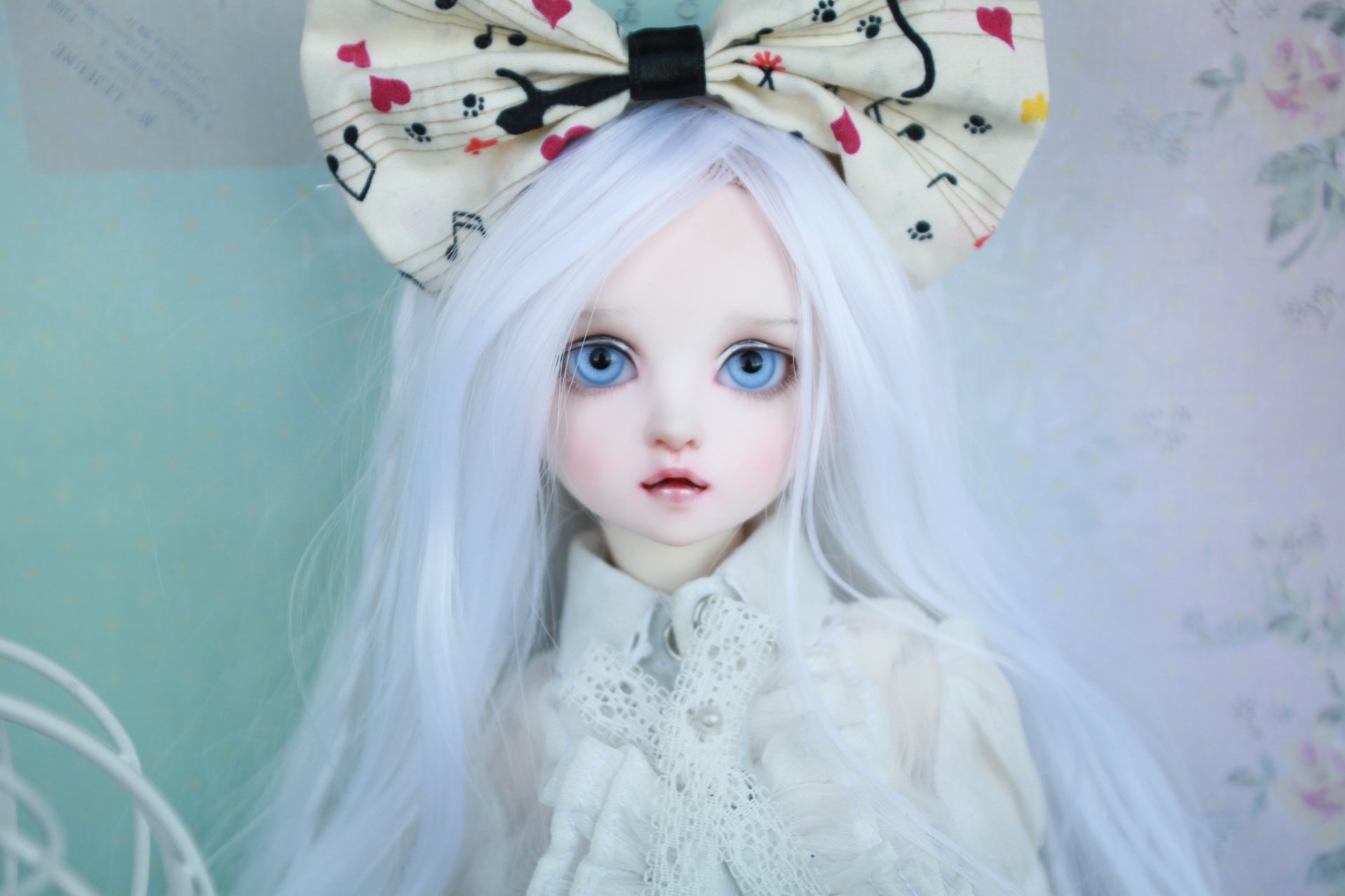 bambola bjd occhi blu fiocco capelli lunghi capelli bianchi