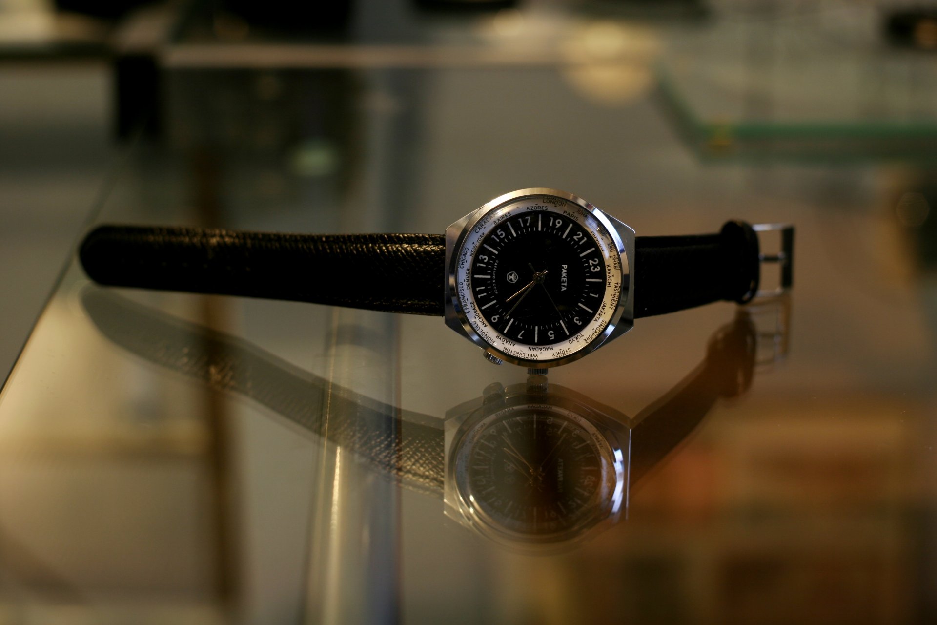 fusée raketa russe montre-bracelet surface réflexion