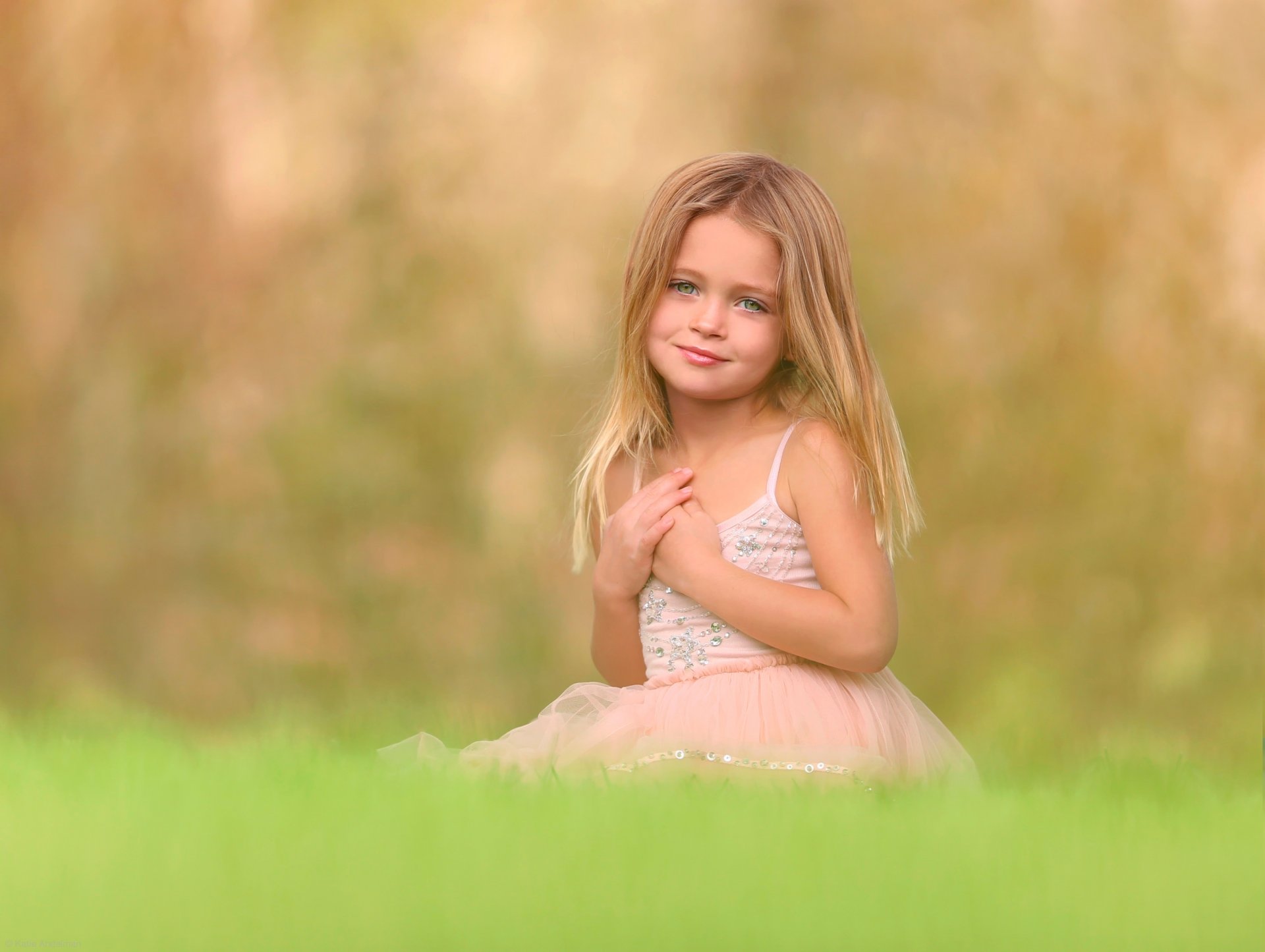 girl portrait smile bokeh