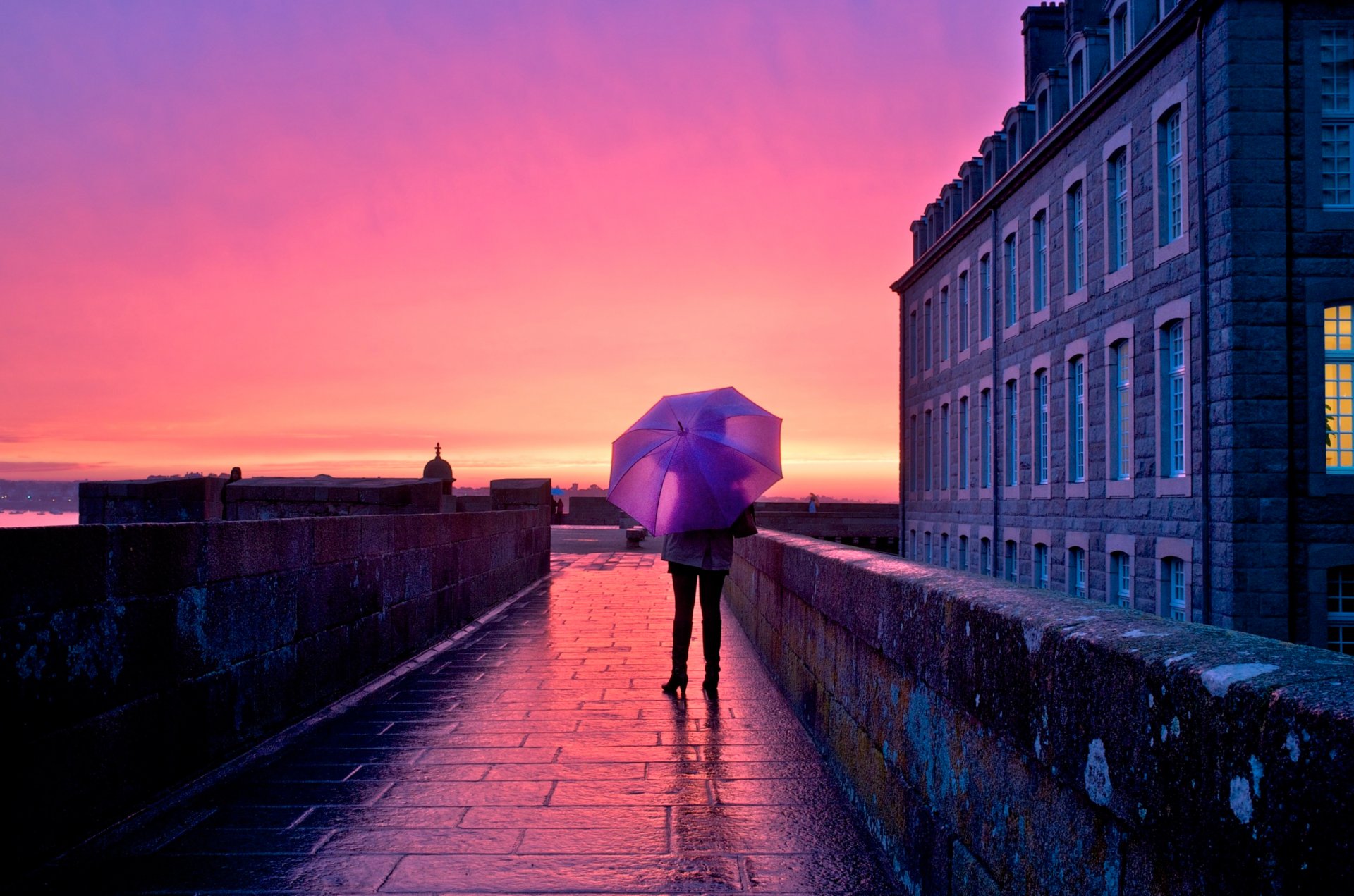 girl umbrella town