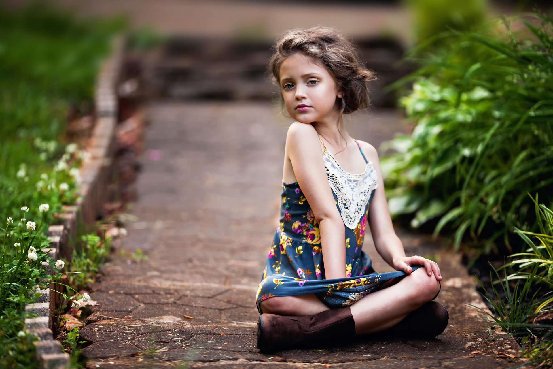 enfant fille robe passerelle bokeh