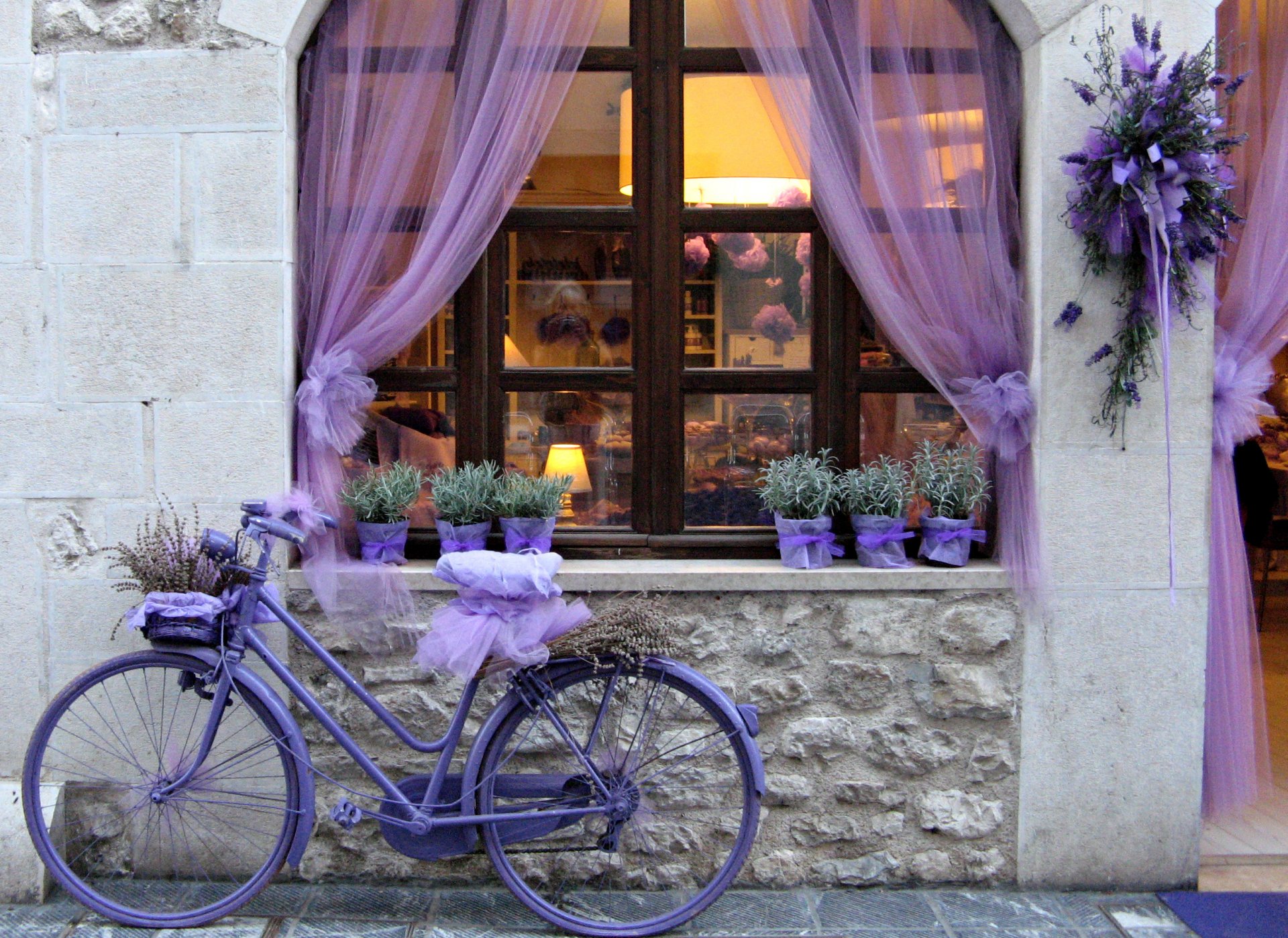 bicicleta flores púrpura lavanda