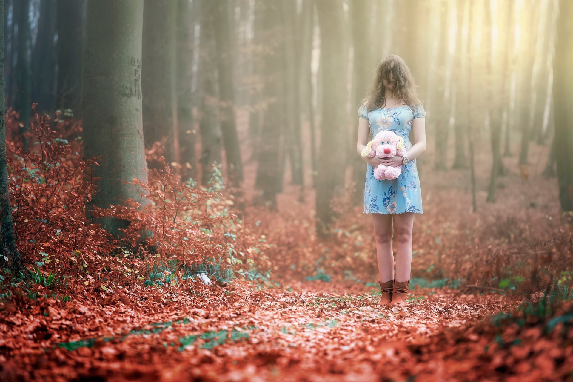 herbst wald mädchen spielzeug