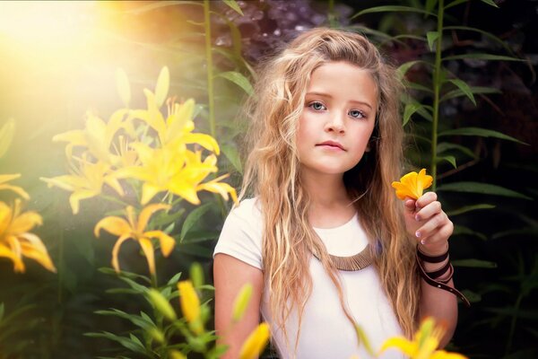 Fotografía de bebé niña con flores