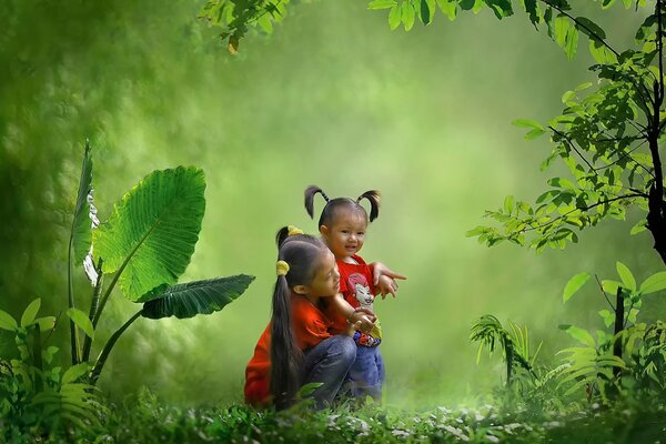 Girls get to know the jungle for the first time