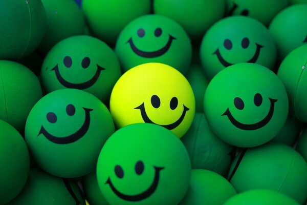 Beaucoup de boules sous la forme de smileys