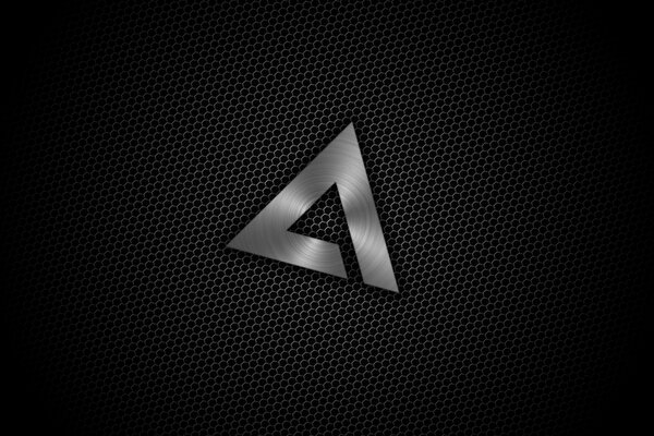 Металлический логотип aimp на решетке