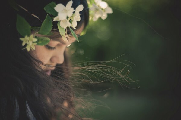 Portrait d une jeune fille avec une Couronne sur la tête