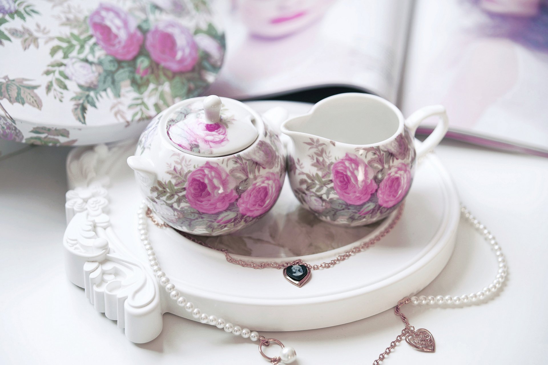 tableware service roses suspension beads pendant heart pearl box magazine