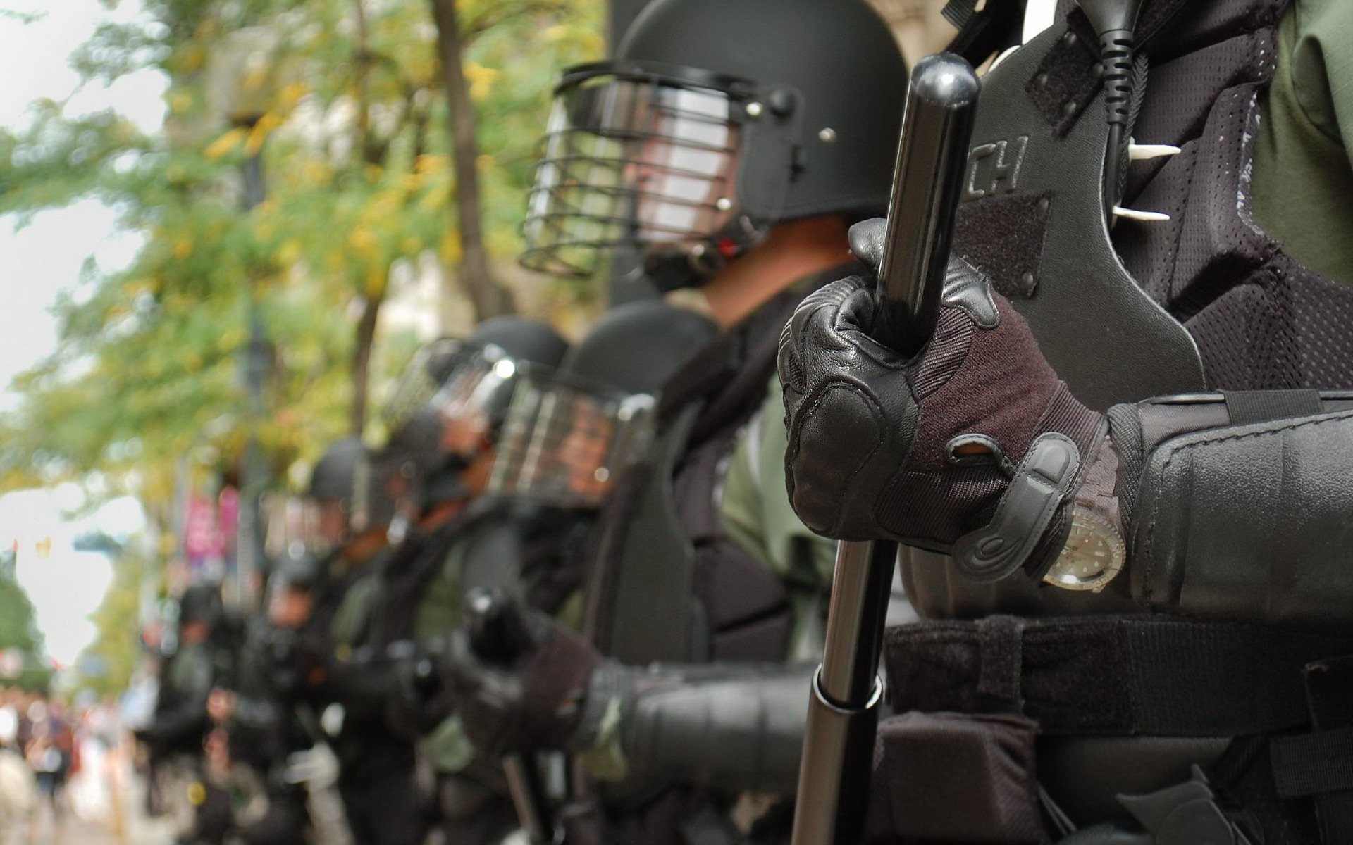 policía antidisturbios porra ciudad