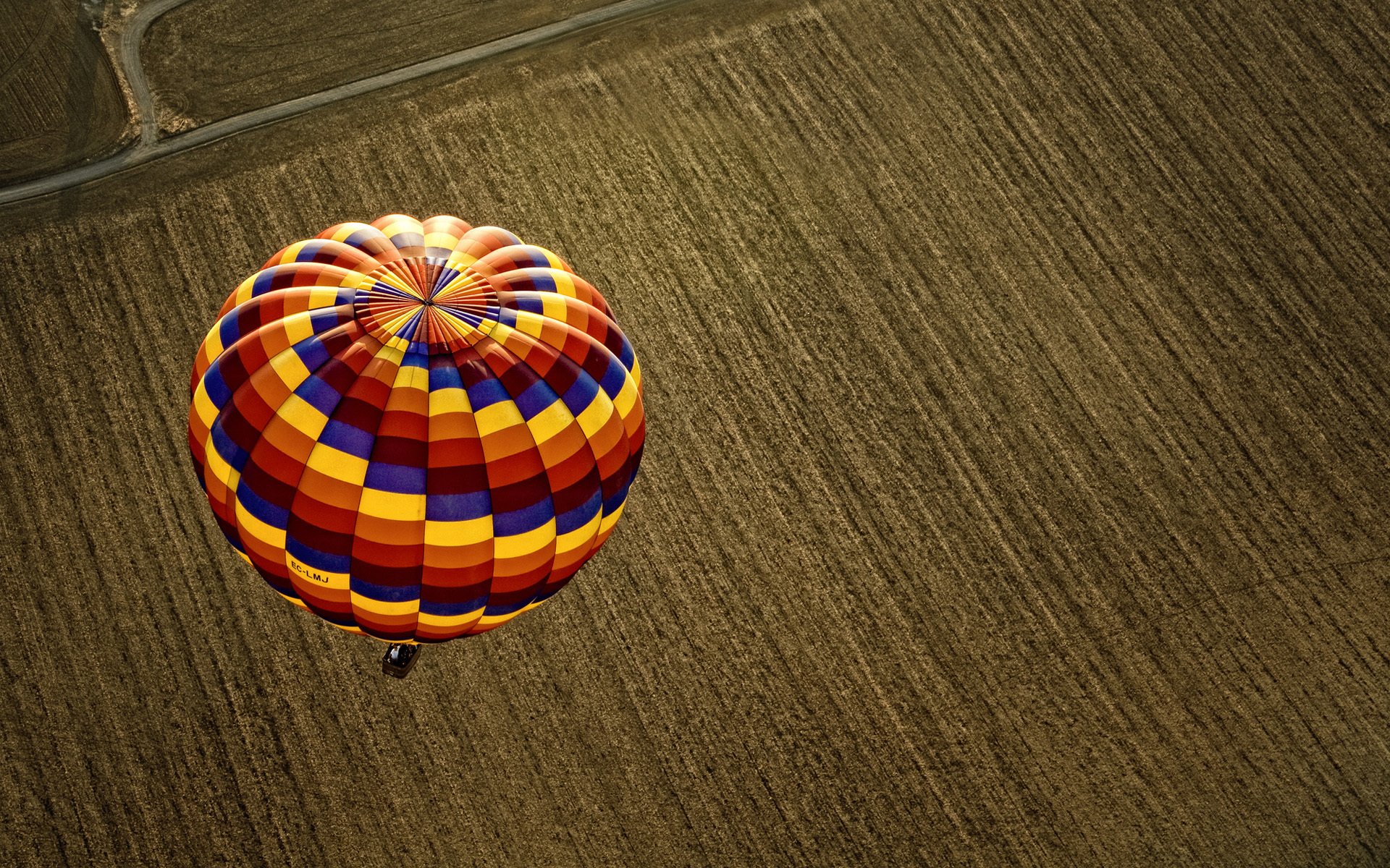 ballon terre vue champ vue de dessus bande route