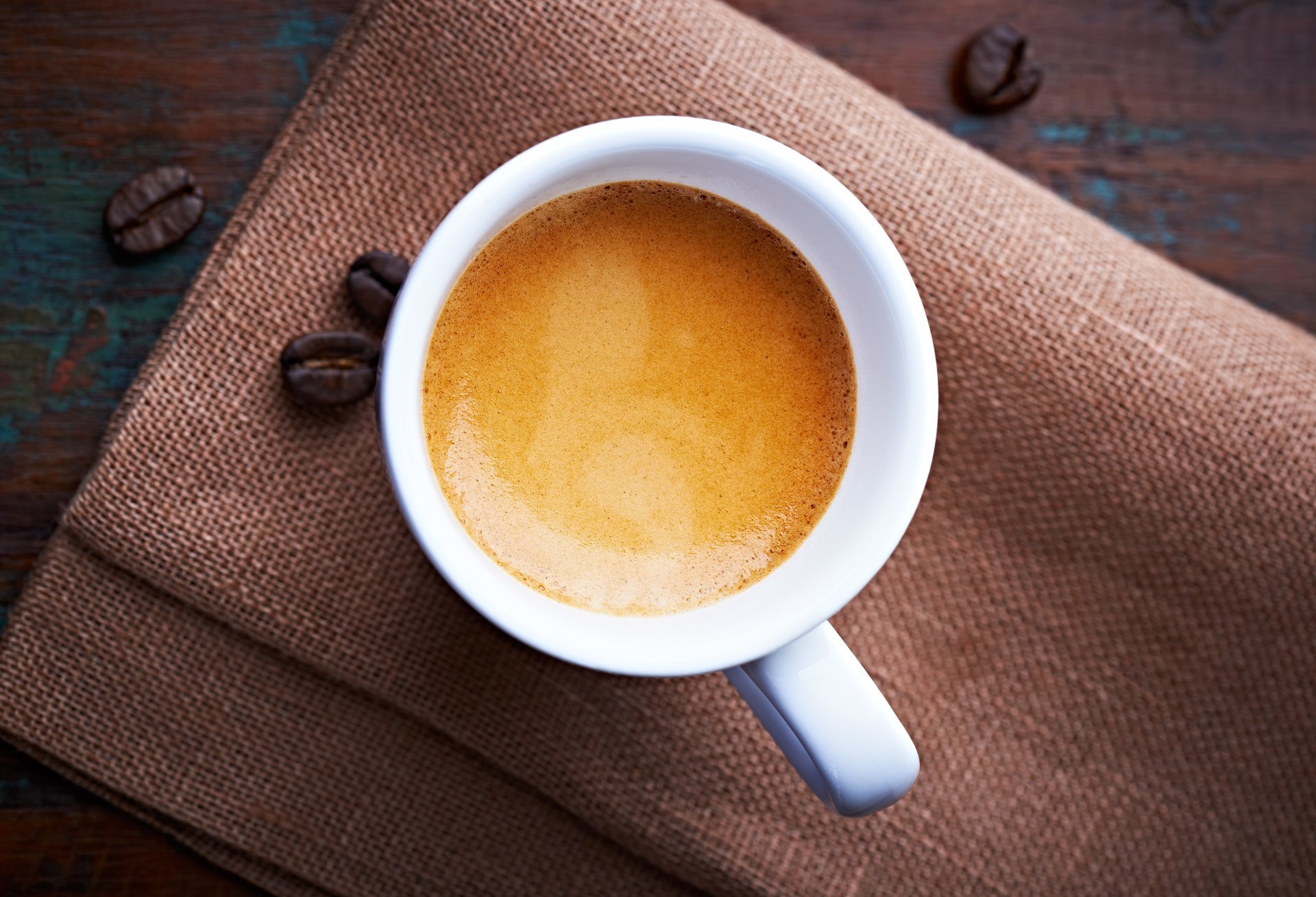 schiuma di caffè espresso tazza di grano bianco