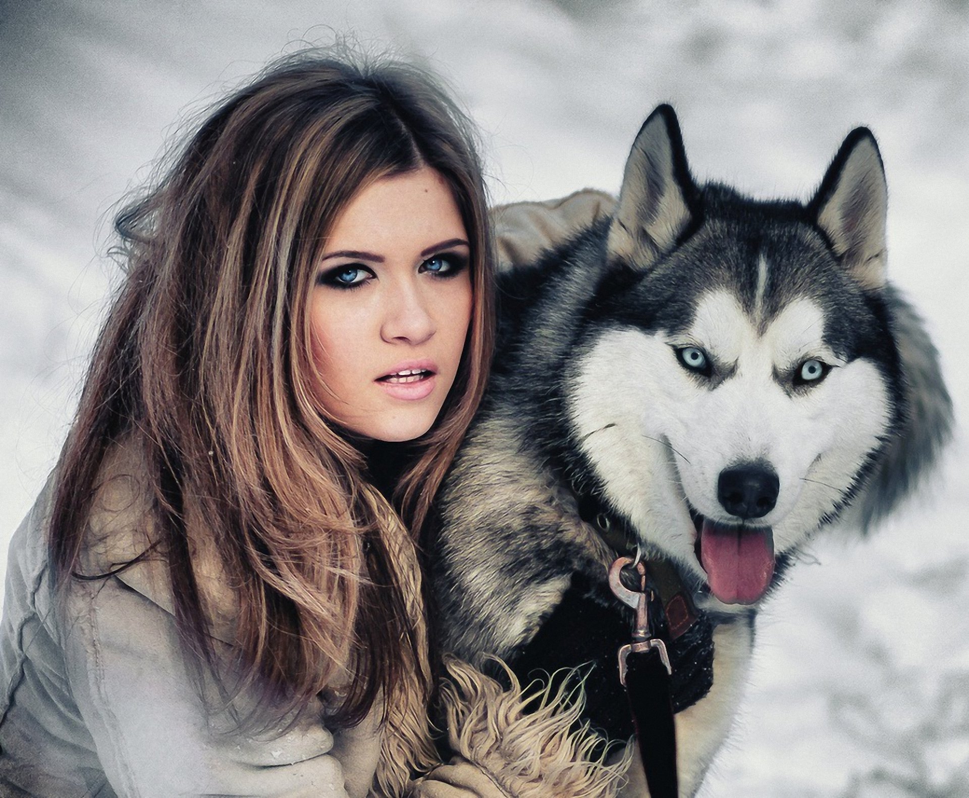 ragazza cane husky amicizia occhi azzurri