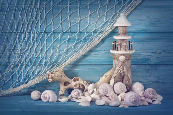 Artisanat sur le thème de la mer à partir de coquillages et de filets