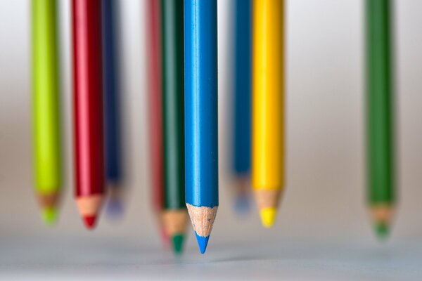 Фотография заточеных карандашей. Многообразие цвета