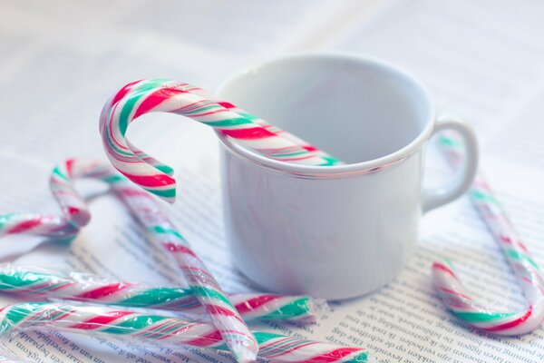 Tazza bianca con lecca-lecca di Natale