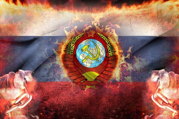 Brennende Flagge Russlands und der UdSSR vor dem Hintergrund der Fäuste mit einer Kette