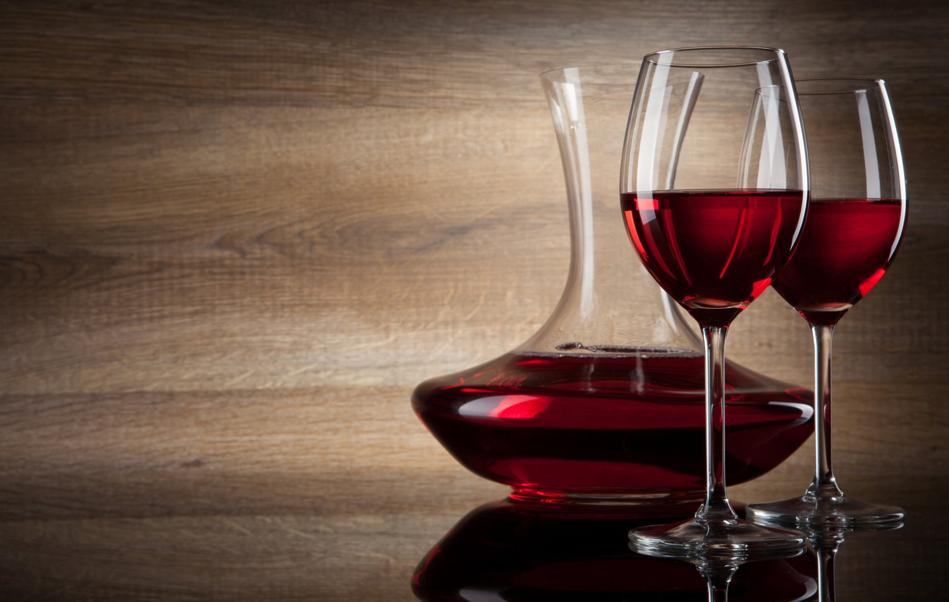 vin rouge verres à vin décanteur ombre