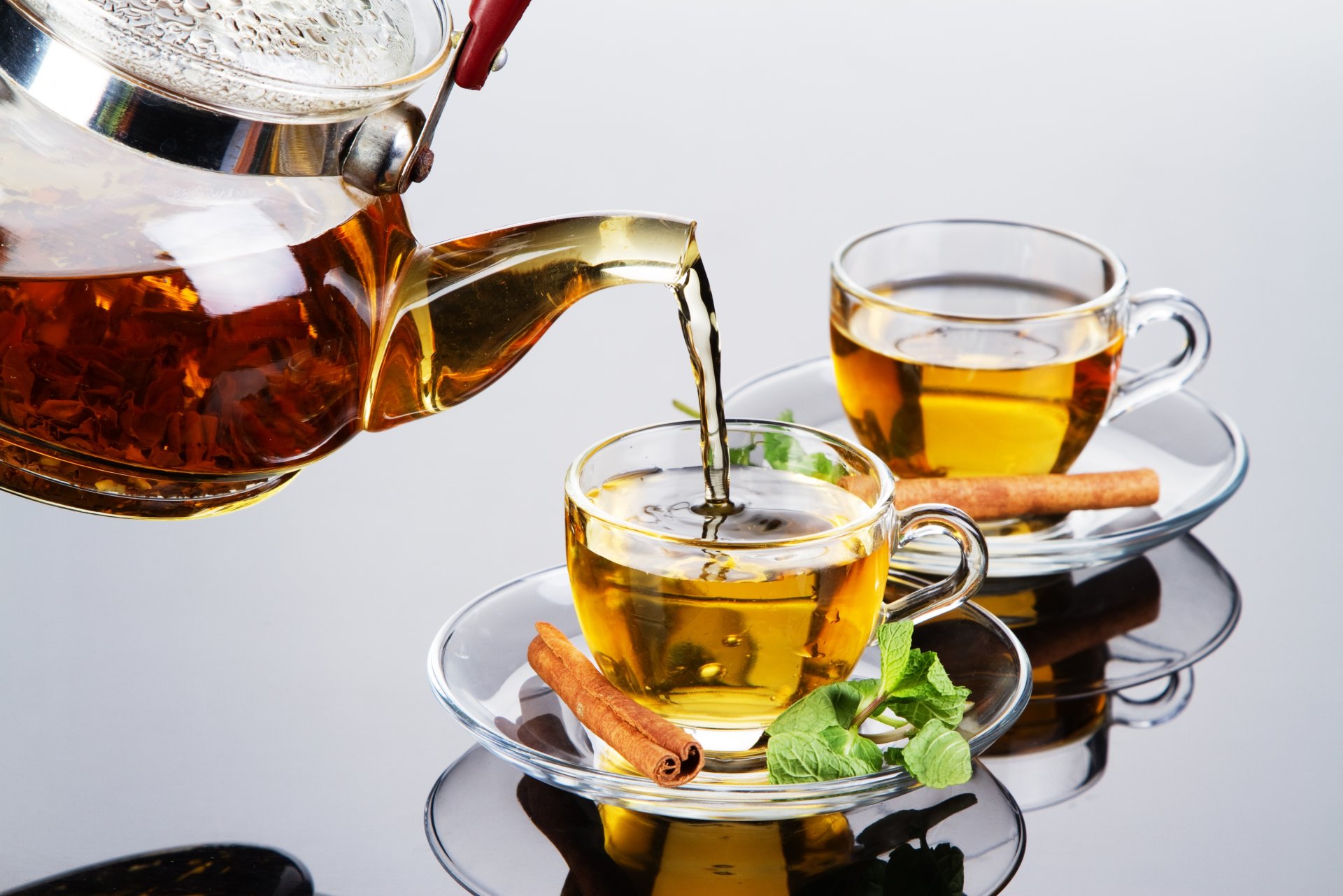 thé cannelle bouilloire menthe soudure tasses verre réflexion