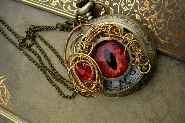 Reloj de bolsillo colgante con forma de ojo