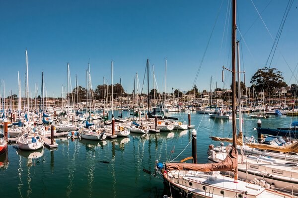 Yachts sur l eau sans voiles aux États-Unis