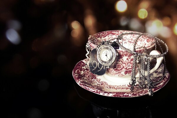 Cup and saucer. Watch with bracelet