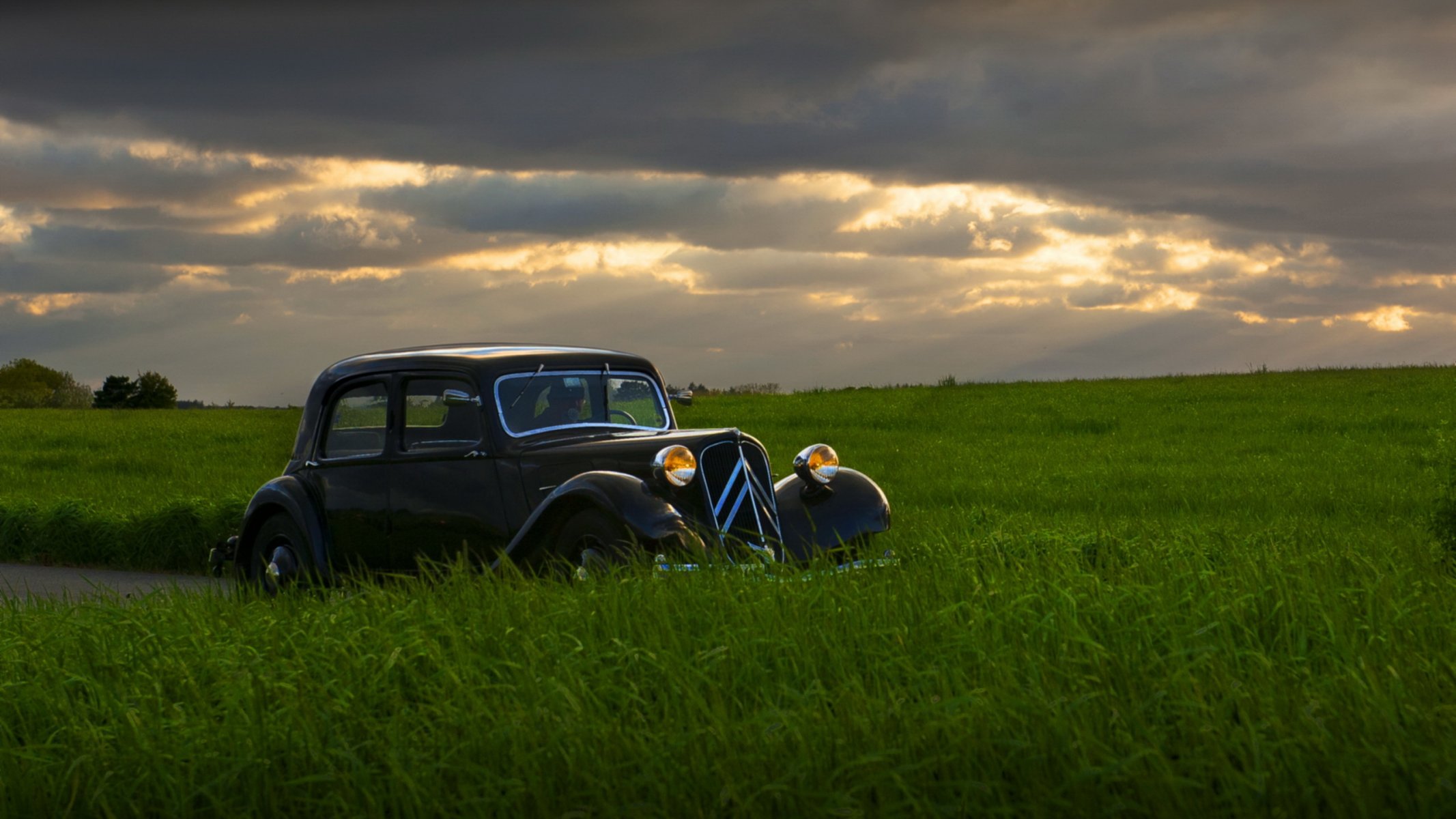 voiture champ nuit