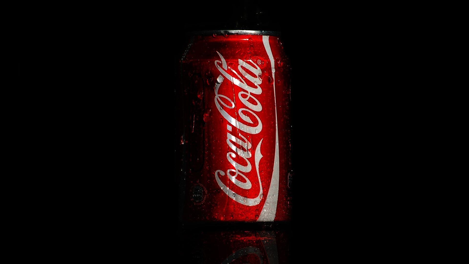 gros plan cola gouttes coca-cola