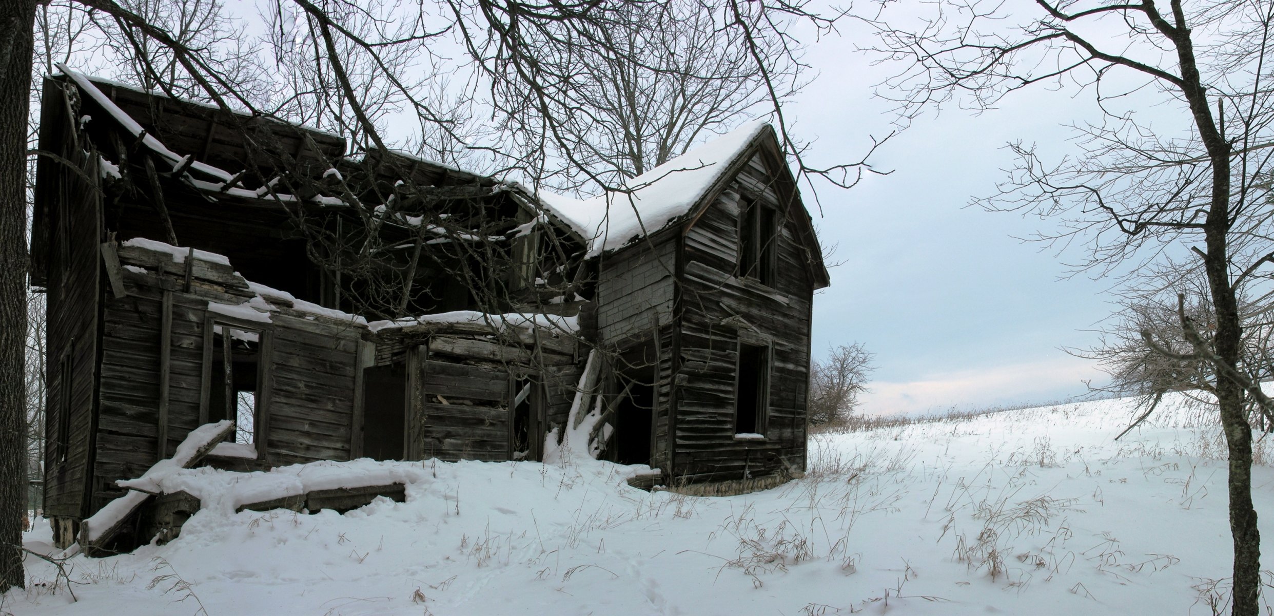 casa abandonado abandonado cabaña bosque invierno nieve