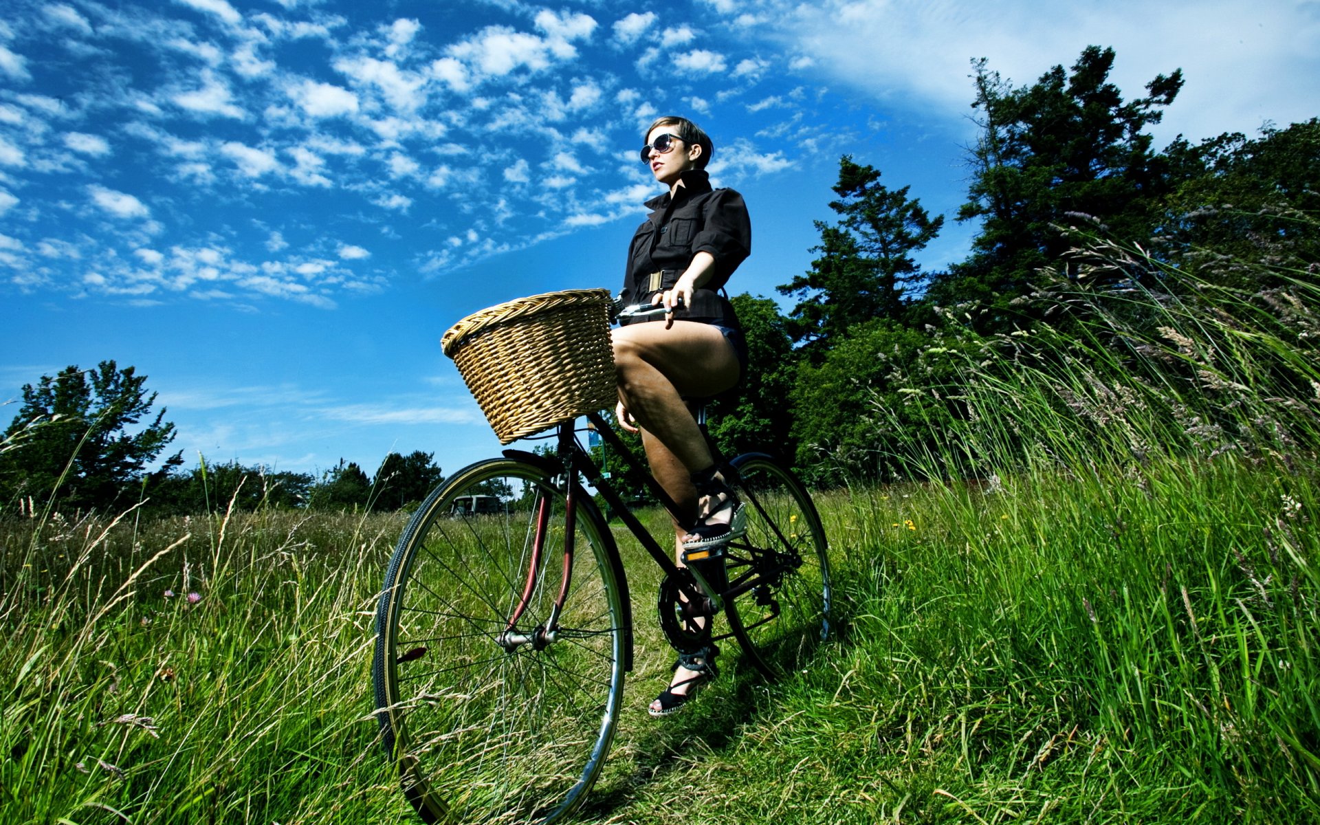 chica bicicleta verano