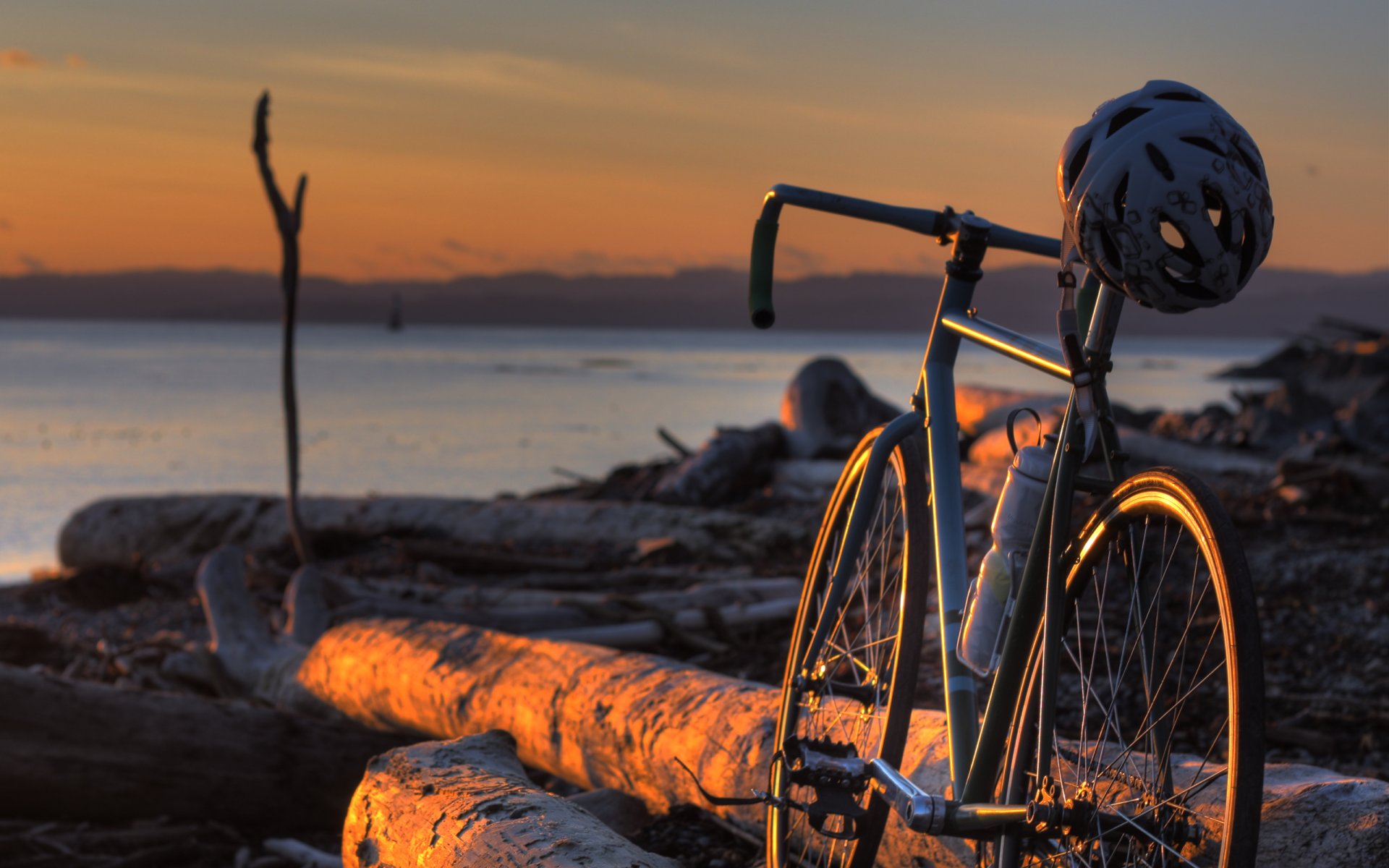 fahrrad helm ufer balken