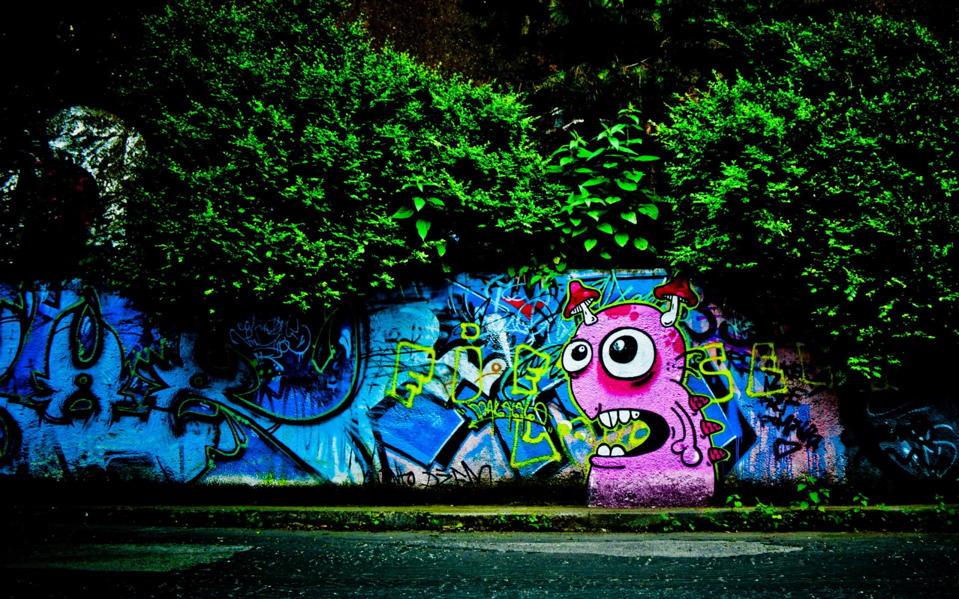 mur graffiti monstre arbres trottoir