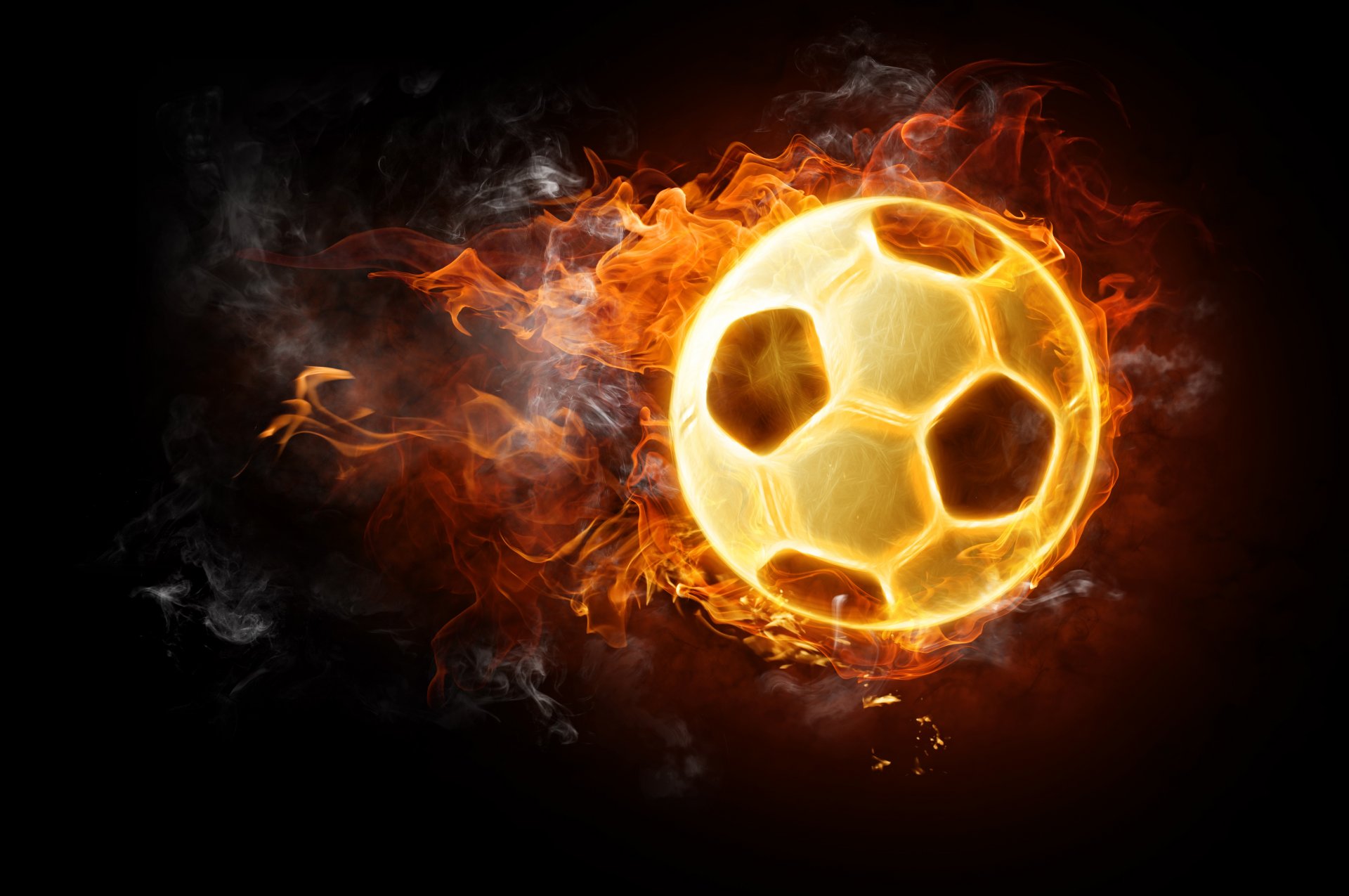 palla calcio fuoco sfondo nero