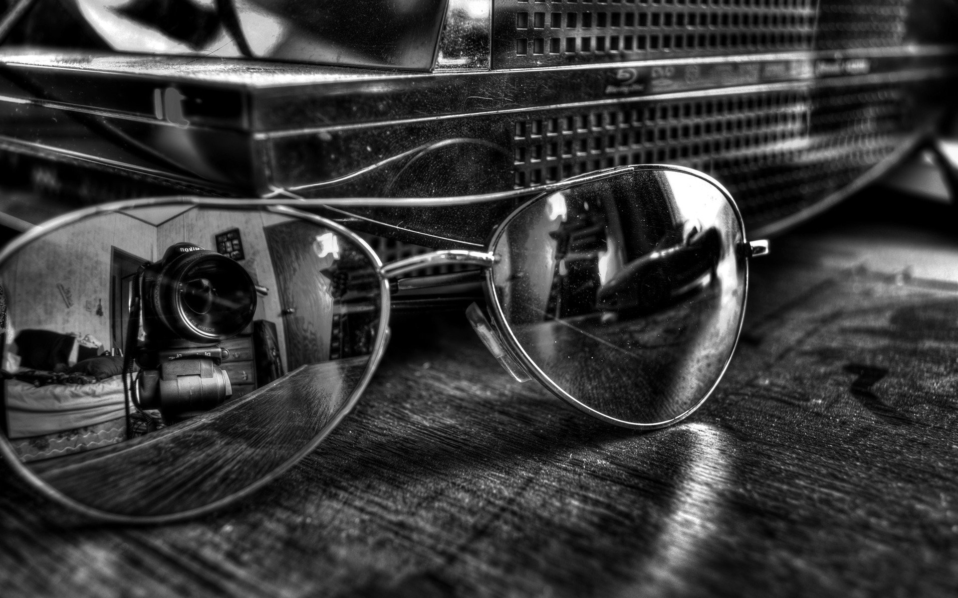 table sunglasses reflection lens the camera