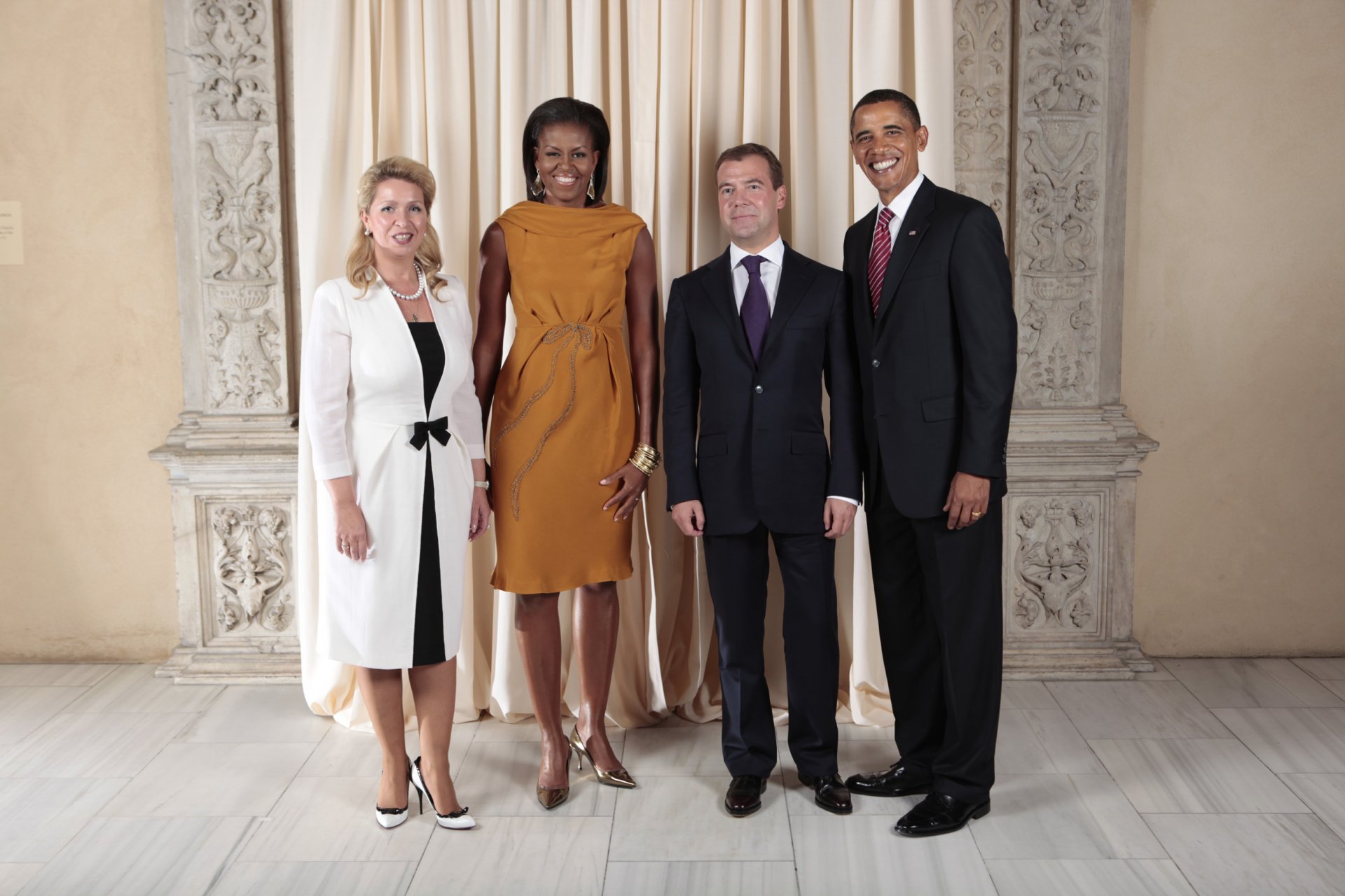 président politique medvedev obama sourire cravate bleue