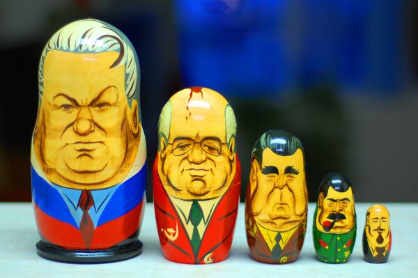 Las Matryoshka de los cinco jefes de Rusia, las Matryoshka de los jefes de estado