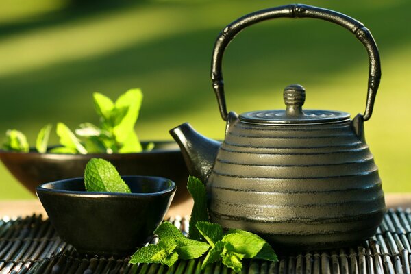 Oriental green tea with mint