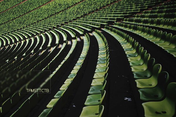 Die Tribünen der Stadionarena erinnern sich an zahlreiche Fans