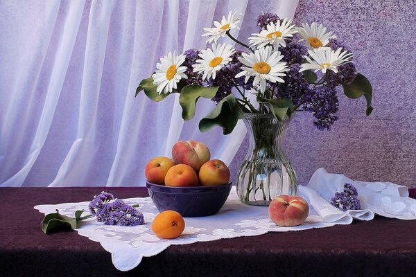 Painting with peaches and a bouquet of daisies with lilac