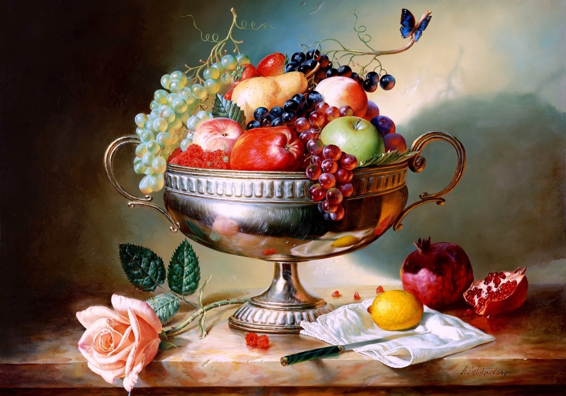 alexei antonov pintura naturaleza muerta uvas manzanas pera granada frambuesa fresa limón florero rosa mariposa cuchillo