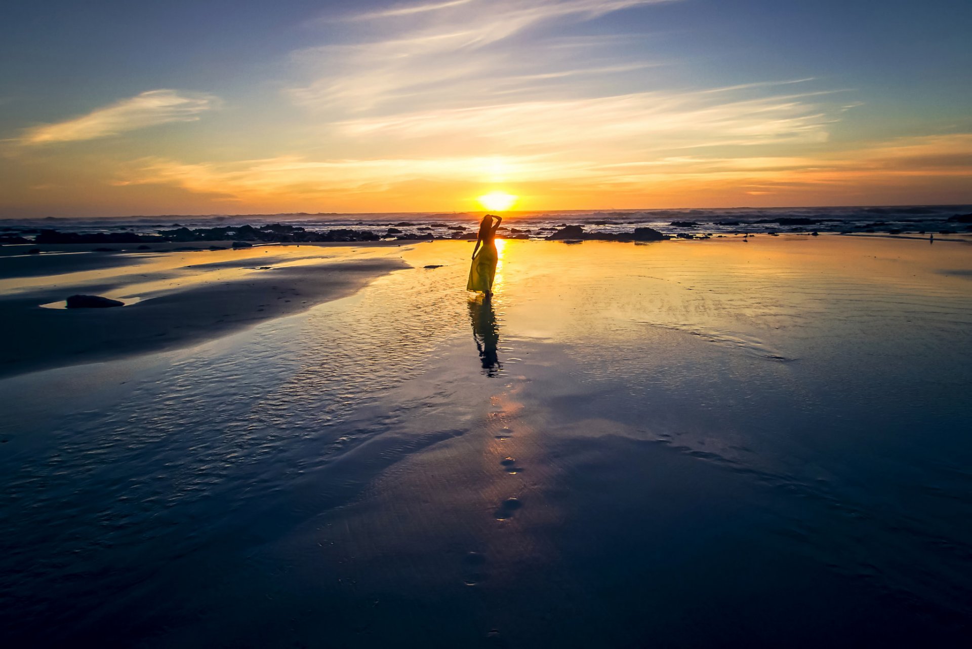 ein weiterer tag mädchen kleid strand sonne