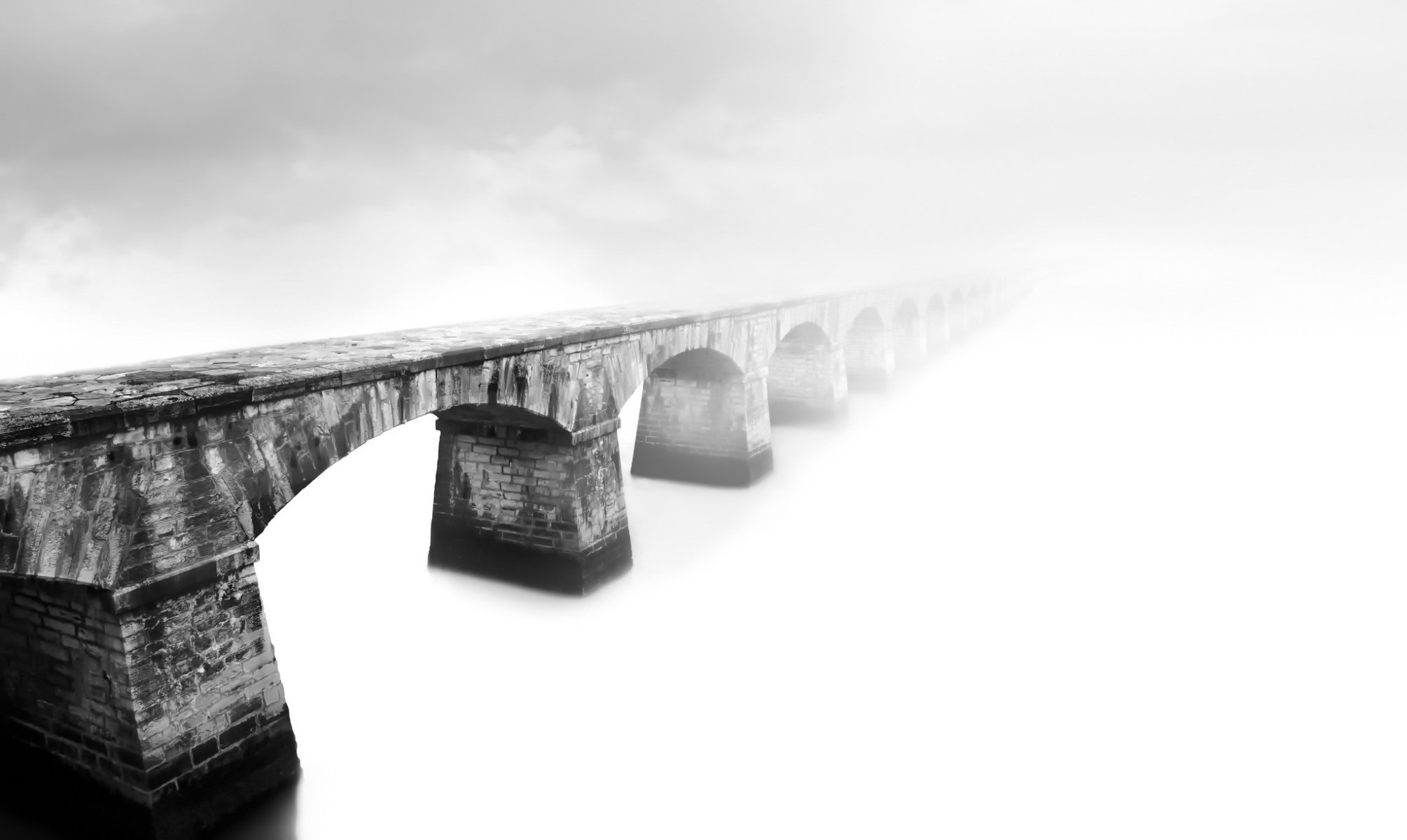 pont brouillard fond