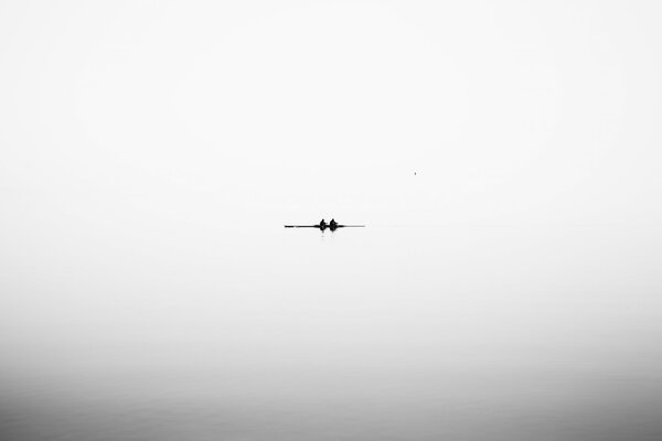 Il minimalismo è il silenzio del fiume ed è su una barca