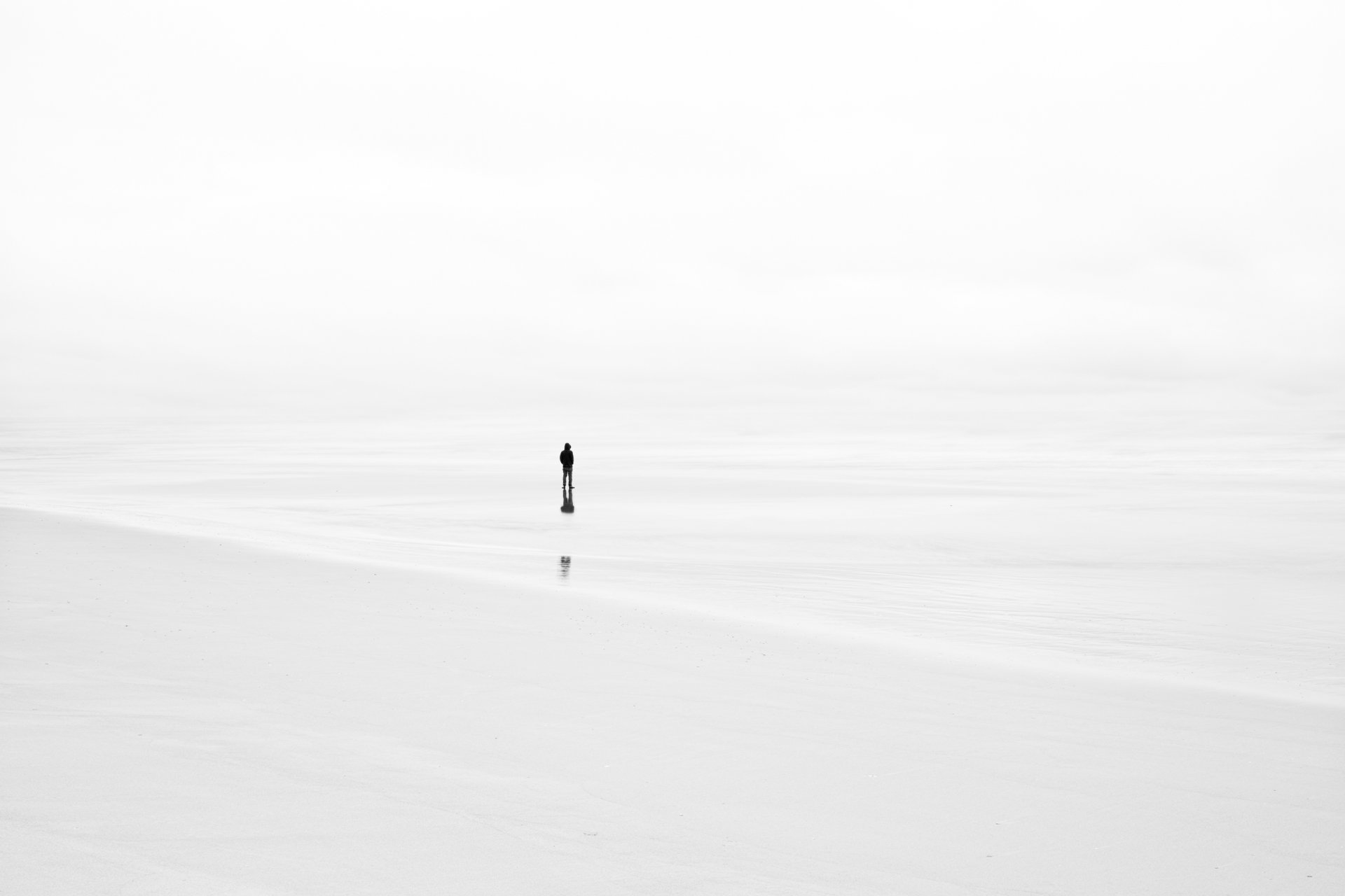 uomo nebbia sfondo