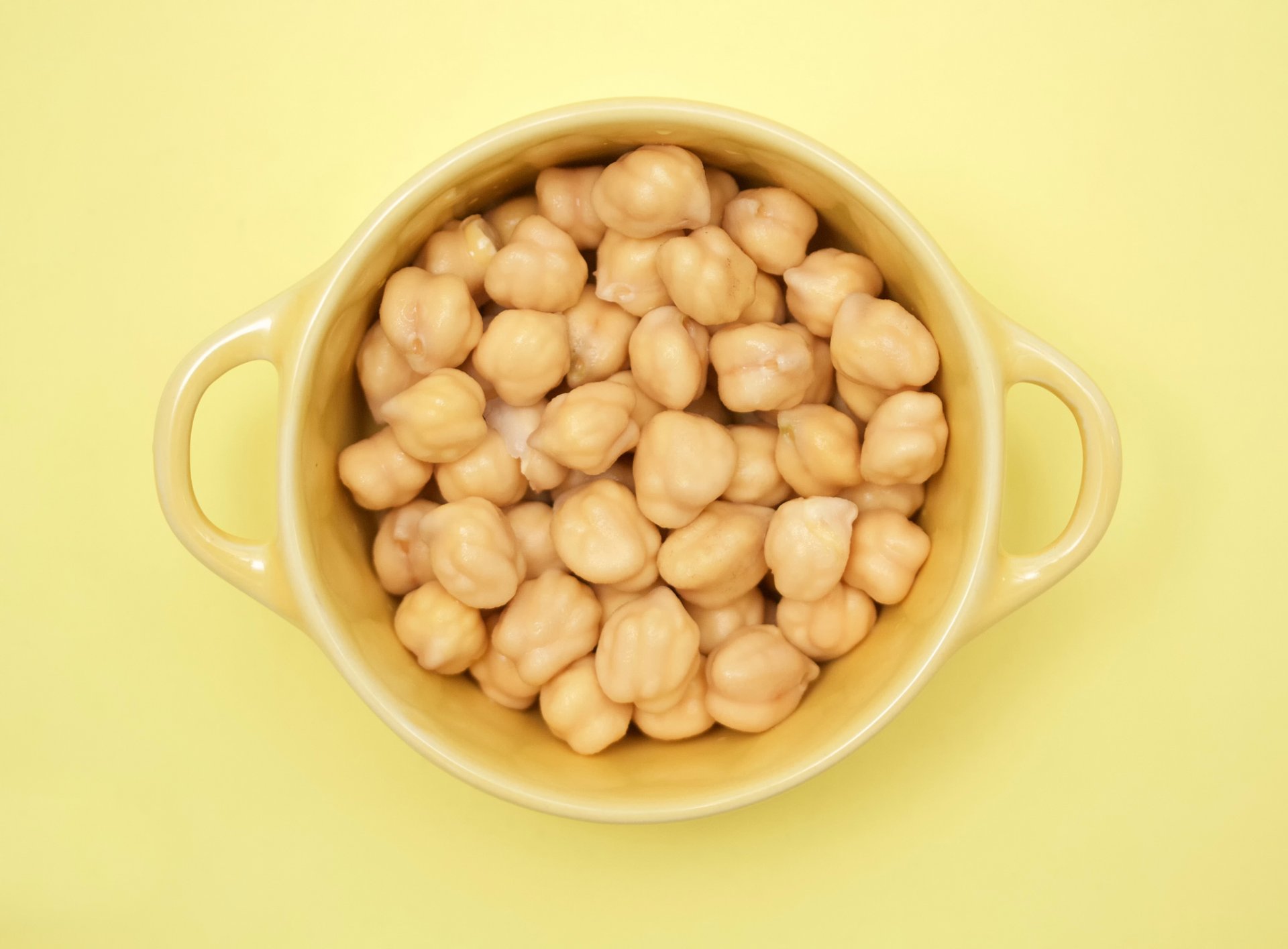 yellow cubed chickpeas cup