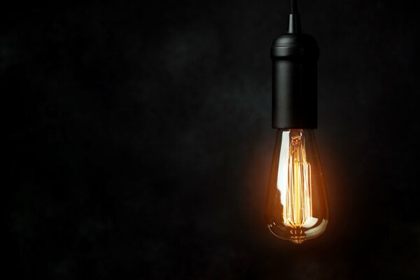 Ampoule électrique comme symbole de lumière dans l obscurité