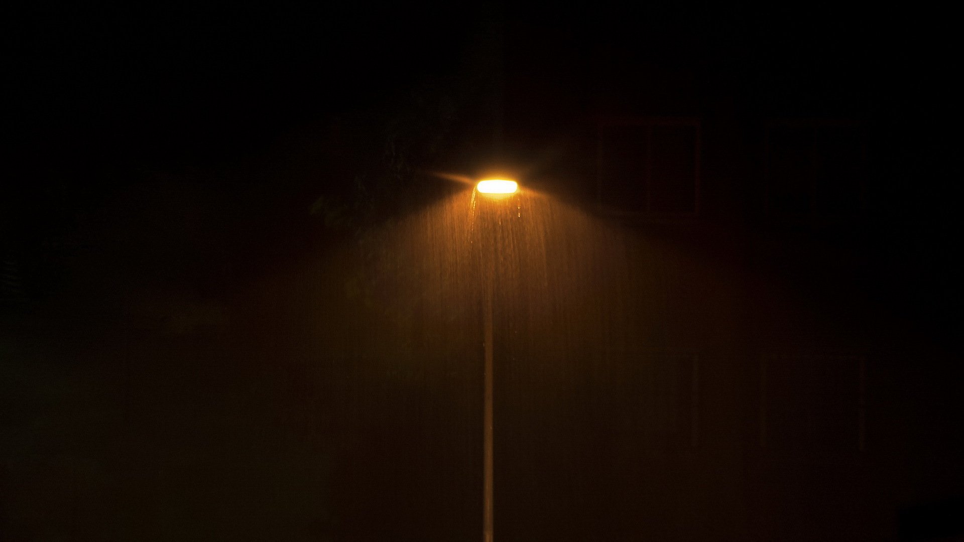 lampost rain minimal