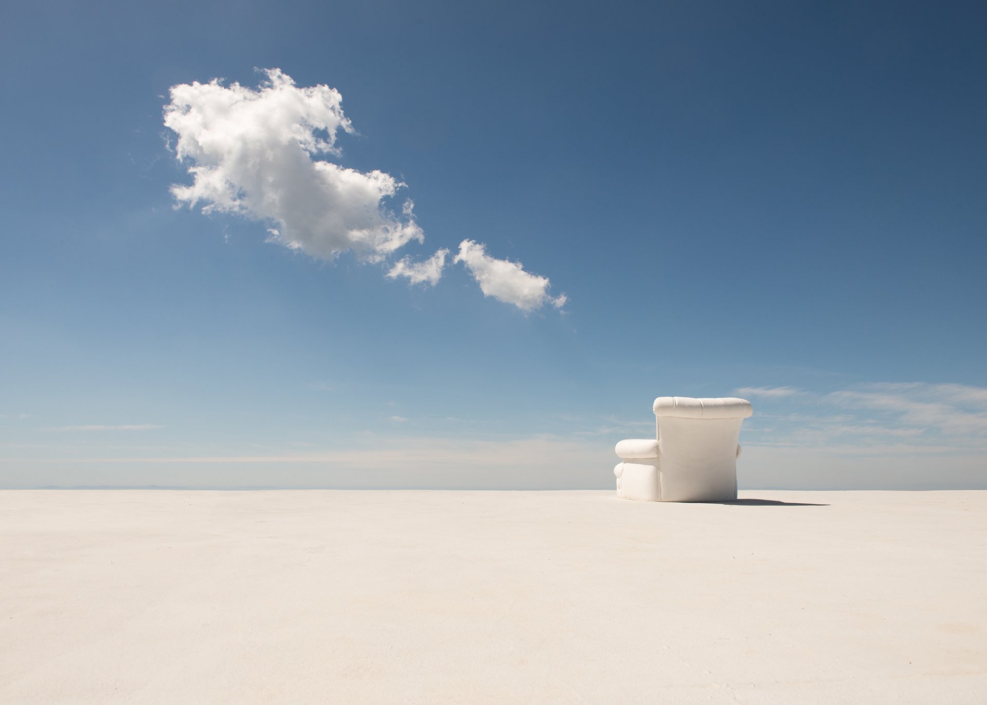 sillón sombra desierto horizonte nubes cielo