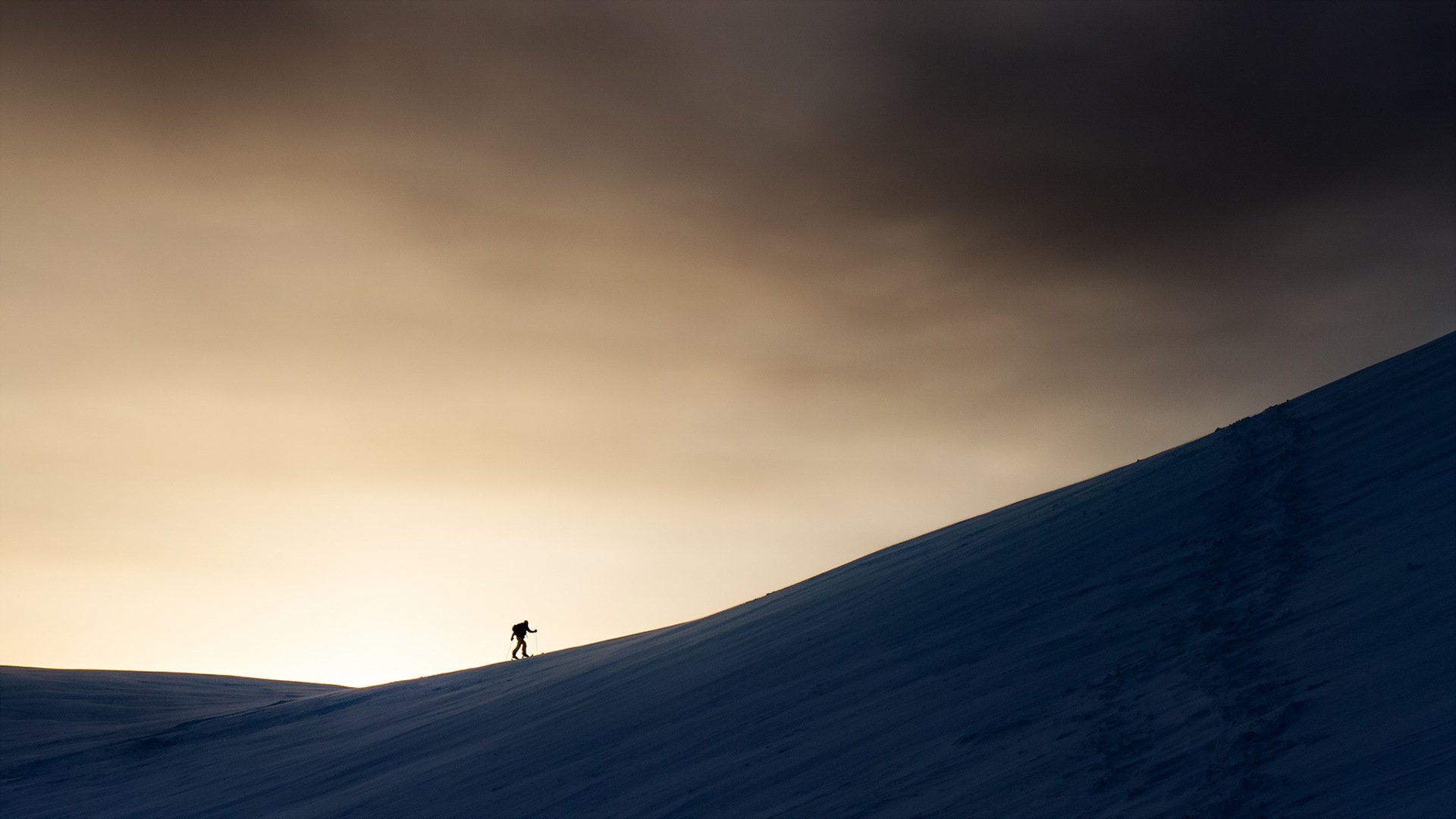 mann berg himmel