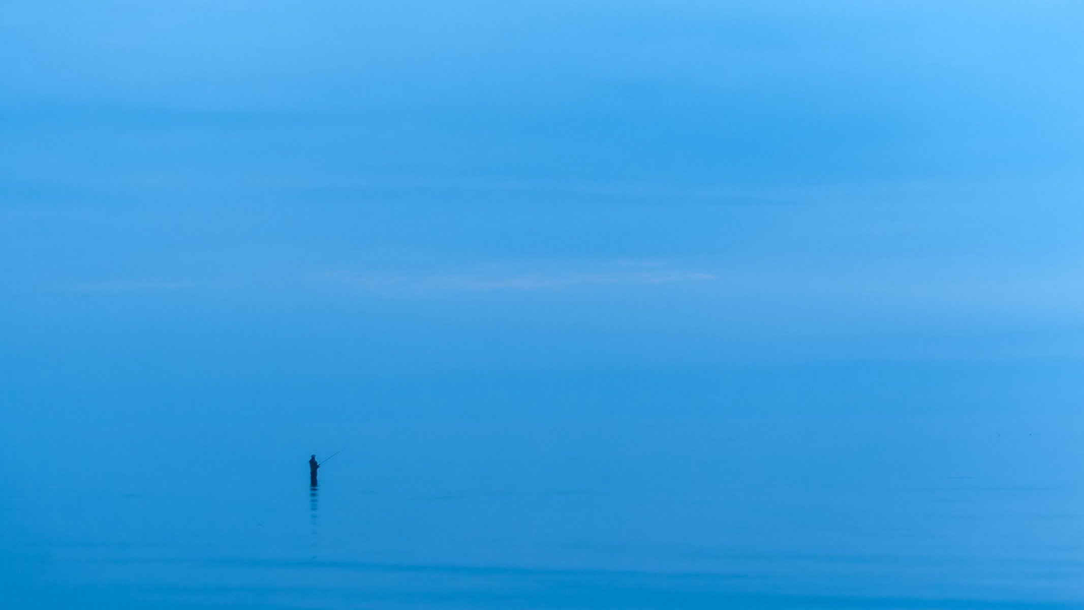 man sea minimalism